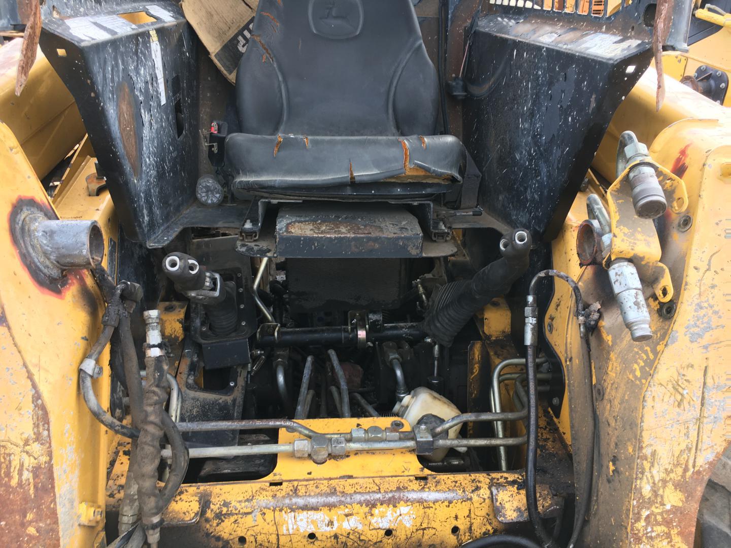 ./imagenes/INVOICE/2019/16925/MINICARGADOR JOHN DEERE 240 (19).JPG